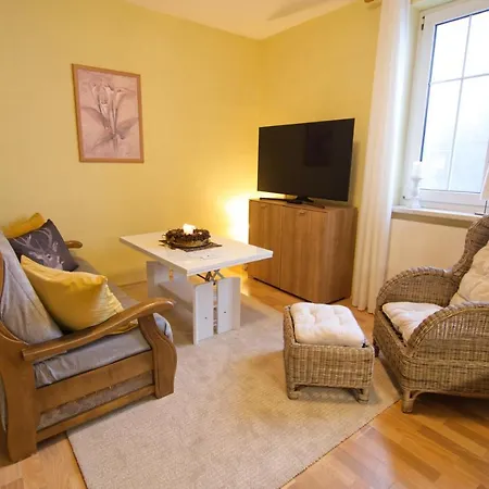 Haus Susanne アパート *